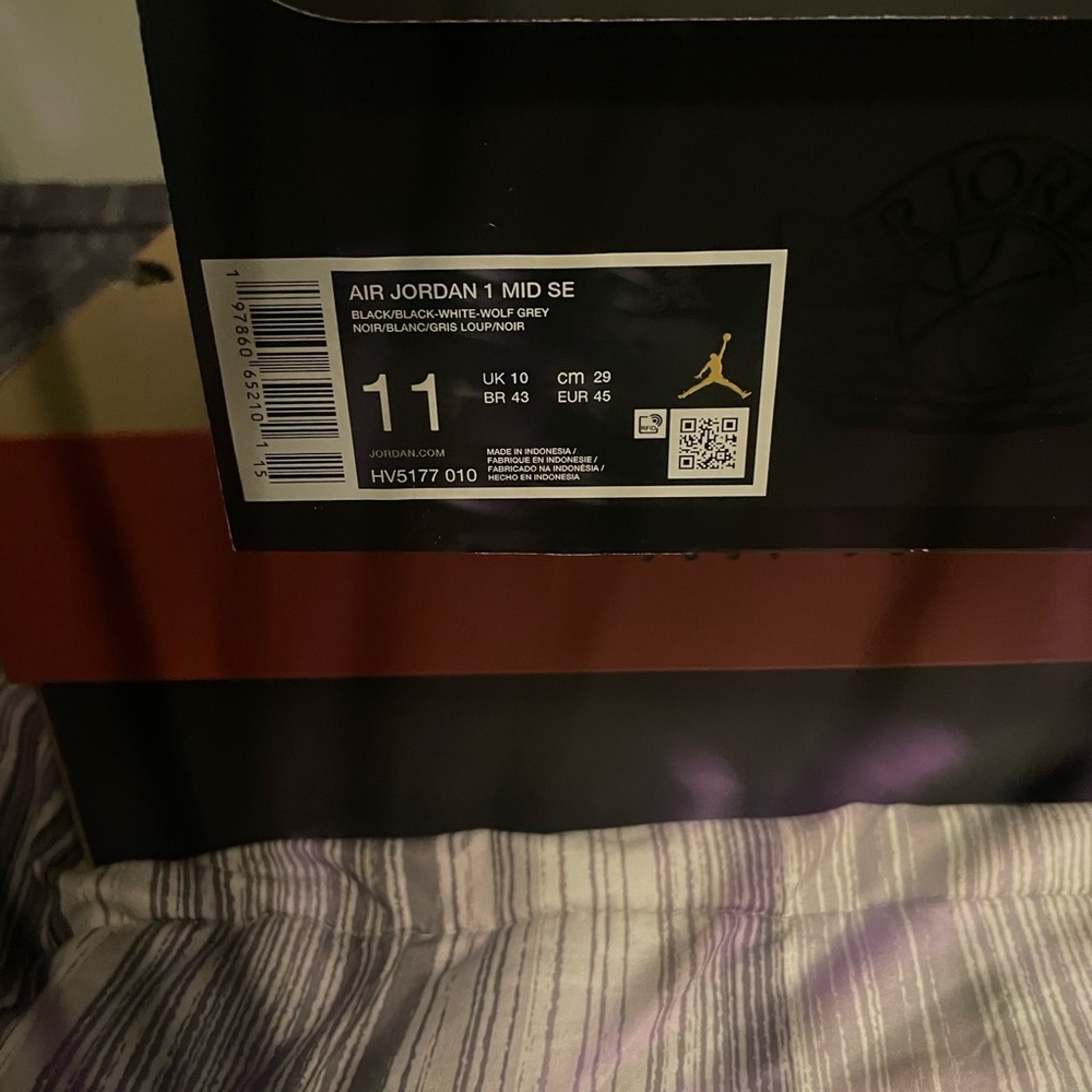 Jordan Black and Red Men's Sneakers - Picture 2 of 5